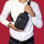 کیف توریستی چرم 6158 یکی از خاص‌ترین اکسسوری‌های زنانه است که نه‌تنها به‌عنوان یک وسیله کاربردی برای حمل وسایل روزمره مورد استفاده قرار می‌گیرد