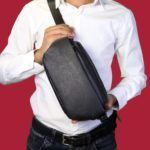 کیف کمری چرم 116 یکی از خاص‌ترین اکسسوری‌های زنانه است که نه‌تنها به‌عنوان یک وسیله کاربردی برای حمل وسایل روزمره مورد استفاده