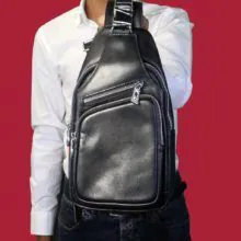 کیف توریستی چرم 6535 یکی از خاص‌ترین اکسسوری‌های زنانه است که نه‌تنها به‌عنوان یک وسیله کاربردی برای حمل وسایل روزمره مورد استفاده قرار می‌گیرد