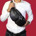 کیف توریستی چرم 119 یکی از خاص‌ترین اکسسوری‌های زنانه است که نه‌تنها به‌عنوان یک وسیله کاربردی برای حمل وسایل روزمره مورد استفاده قرار می‌گیرد